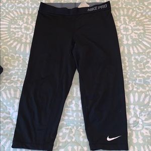 NikePro: black workout crops